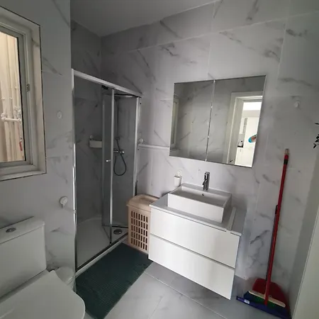 Top Floor With Terrace And 5 Mins Walk To Centre Διαμέρισμα *
